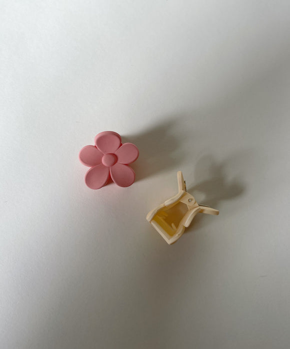 Mini Flower Claw clips - Peach/Yellow